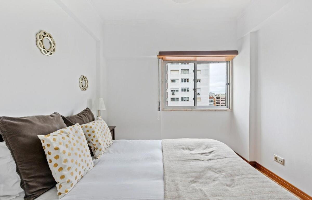 Spacious 3 Bedroom Apartment In Lisbona Esterno foto